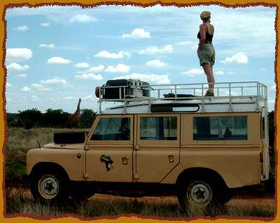 Petra auf unserem Landy, Tsavo Ost National Park