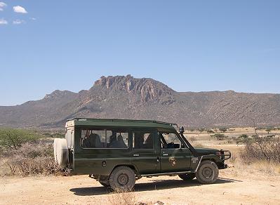 mit dem Toyota HJZ75 im Shaba Reservat