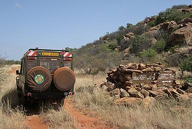 Fahrt zum Observation Hill, Tsavo Ost