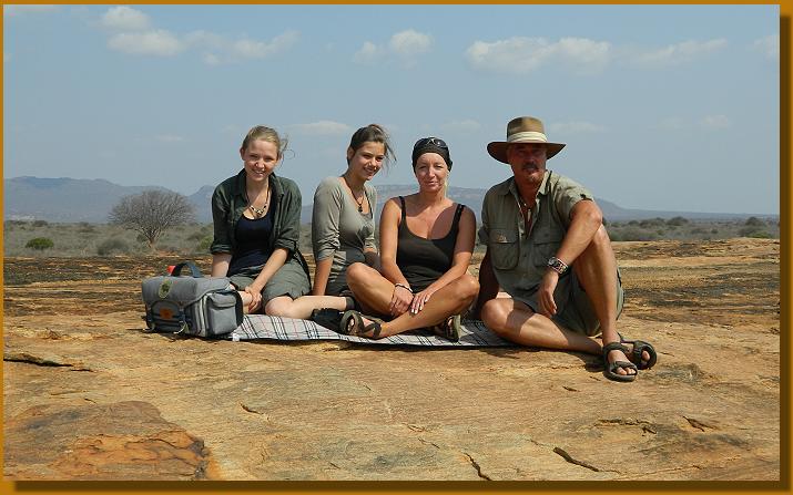 Miriam Girke, Patricia Uhle, Petra und Jörg Reinecke auf dem Mudanda Rock