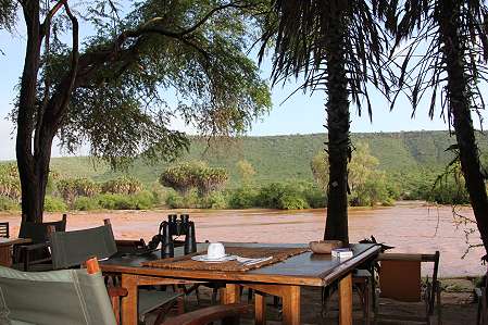 BiGi oder Epiya Chapeyu Camp - Galana River, Tsavo Ost National Park