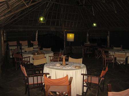 BiGi oder Epiya Chapeyu Camp - Galana River, Tsavo Ost National Park