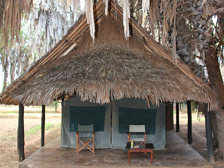 BiGi oder Epiya Chapeyu Camp - Galana River, Tsavo Ost National Park