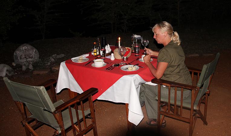 Dinner im Impala Camp, Selous