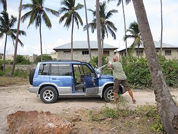 Suzuki Escudo waschen, Sansibar