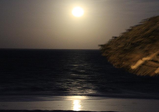 Vollmond am Strand, Sansibar