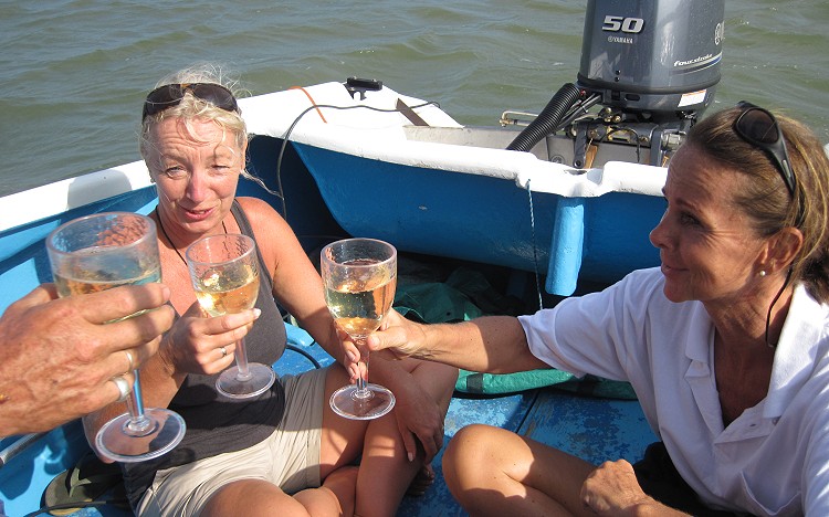 Zum Sundowner mit der Baba Karl auf dem Mtwapa Creek