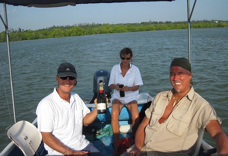 Zum Sundowner mit der Baba Karl auf dem Mtwapa Creek