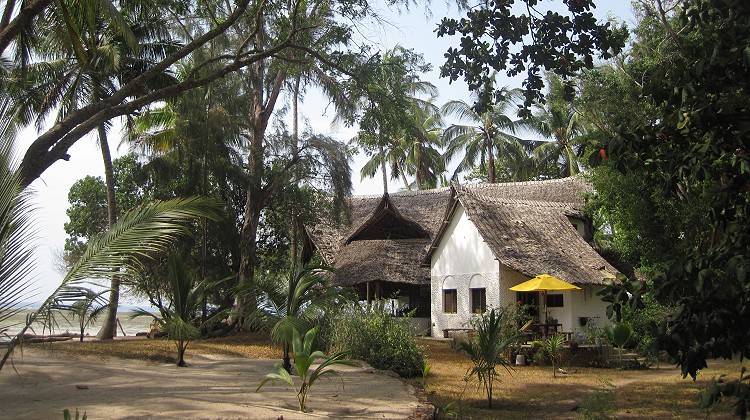 Mbuyu Beach Bungalows, Msambweni Beach