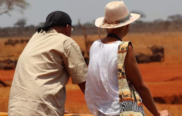 Ngutuni Lodge und Wasserstelle