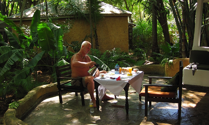 Boko Boko Guesthouse and Porini Restaurant