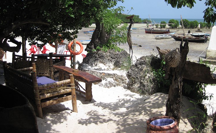 The Crab Den - Mtwapa Public Beach