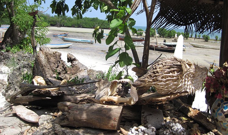 The Crab Den - Mtwapa Public Beach