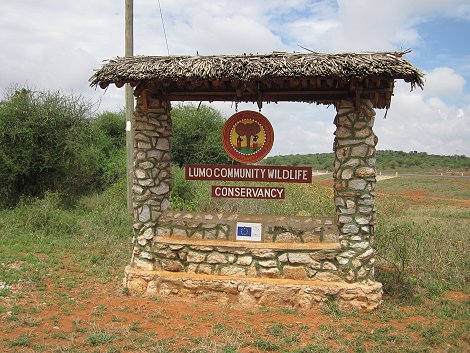 on the road to Lumo Conservancy