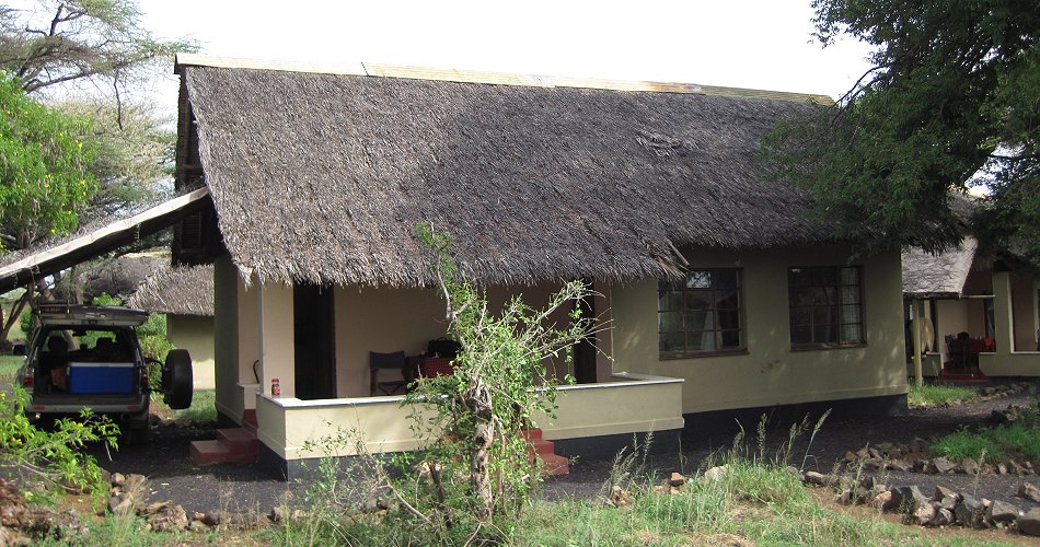 Kitani Bandas - Tsavo West National Park