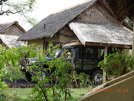 Kitani Bandas - Tsavo West National Park