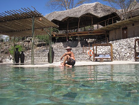 Lions Bluff Lodge - Lumo Conservancy