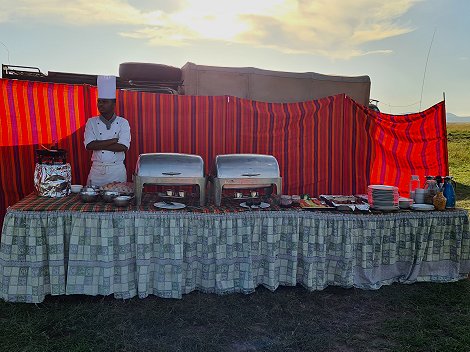 Sektfrühstück im Bush, nach der Ballon Safari