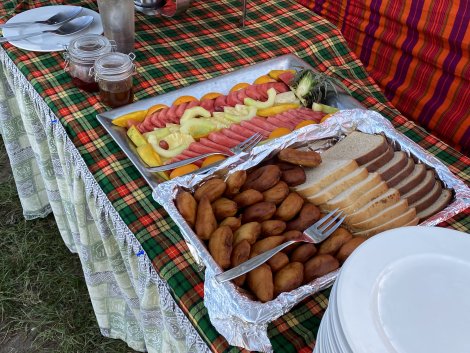 Sektfrühstück im Bush, nach der Ballon Safari