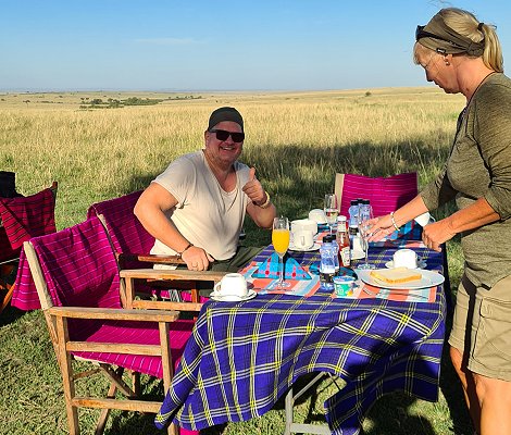 Sektfrühstück im Bush, nach der Ballon Safari