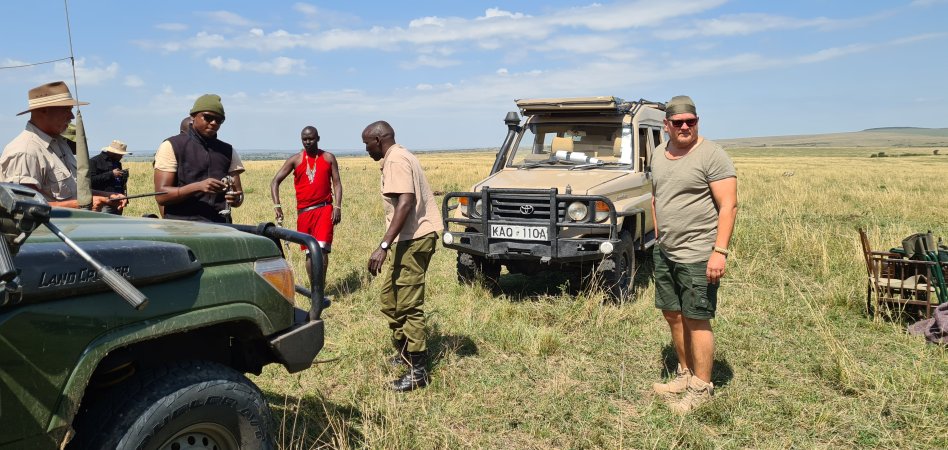 Land Cruiser im Warzenschweinbau eingebrochen