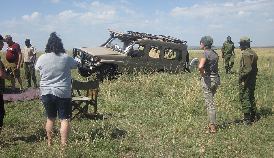 Land Cruiser im Warzenschweinbau eingebrochen