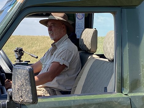 Land Cruiser im Warzenschweinbau eingebrochen