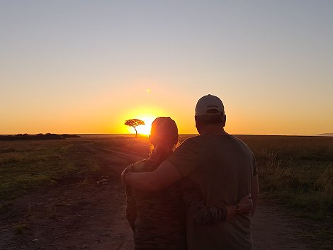 Evely und Peter Labuch - Sonnenaufgang in der Masai Mara