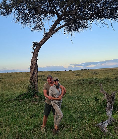 Peter und Evely Labuch, Sundowner in der Masai Mara