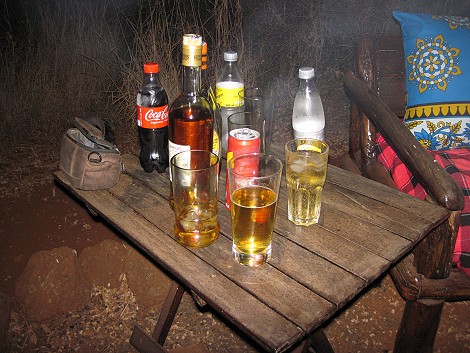 am Lagerfeuer im Amboseli Bush Camp