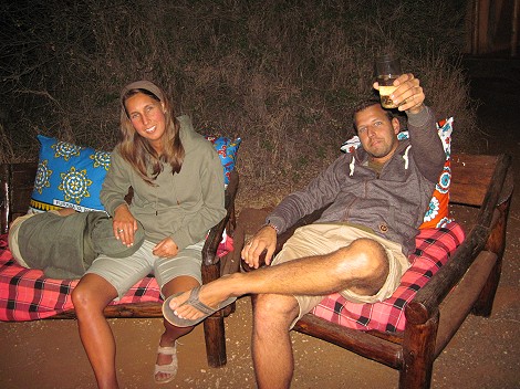 am Lagerfeuer im Amboseli Bush Camp