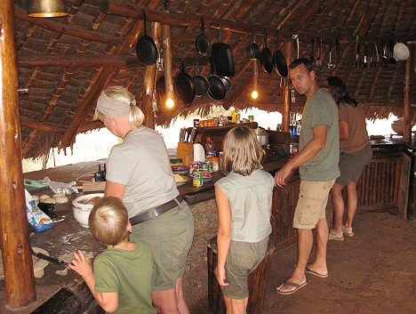lecker Pizza Backen im Bush