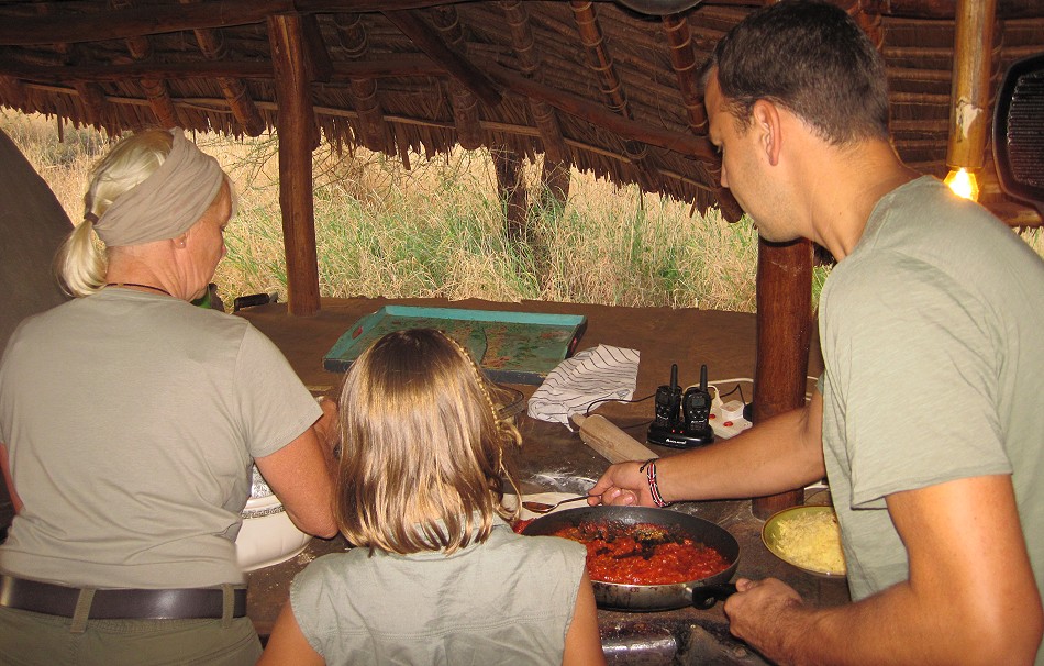 lecker Pizza Backen im Bush