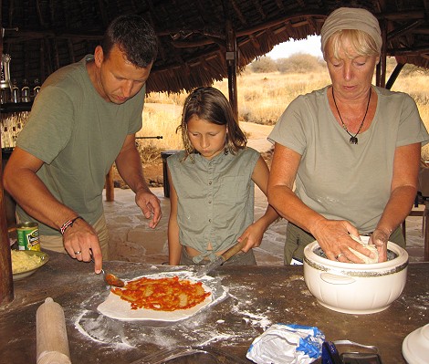 lecker Pizza Backen im Bush