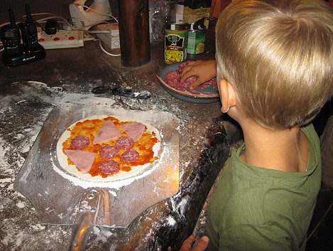 lecker Pizza Backen im Bush