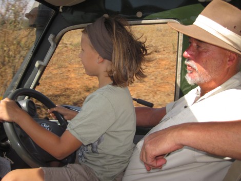 Soraya auf Pirschfahrt im Lumo Conservancy