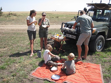 Bushbreakfast mit Kindern in der Masai Mara