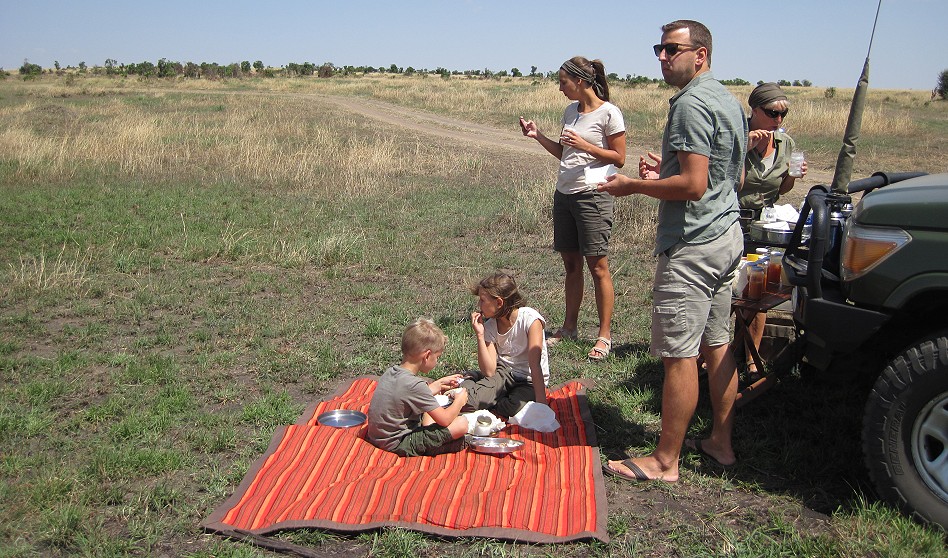 Bushbreakfast mit Kindern in der Masai Mara