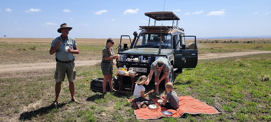Bushbreakfast mit Kindern in der Masai Mara