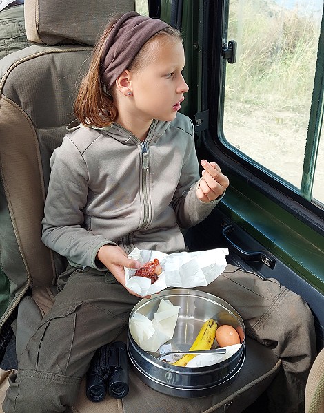 Frühstück im Land Cruiser