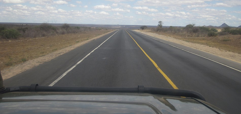Nairobi - Mombasa Highway, auf dem Weg zum Lumo Reservat