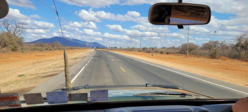 Nairobi - Mombasa Highway, auf dem Weg zum Lumo Reservat