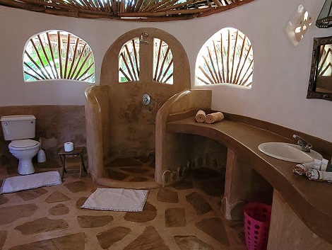 Keringet Tiwi Beach Villa - Tiwi Beach