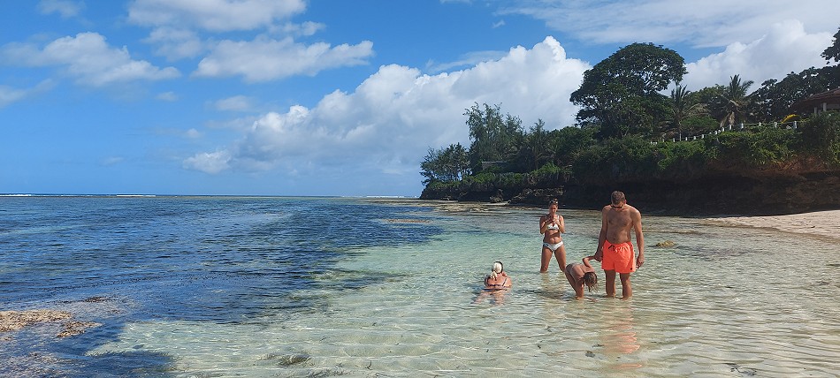 Keringet Tiwi Beach Villa - Tiwi Beach