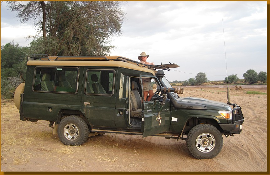 Jörg und Petra Reinecke auf Pirschfahrt im Samburu Reservat