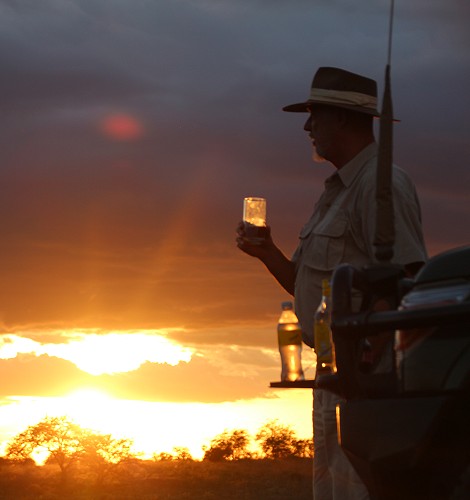 Sundowner in der Wildnis
