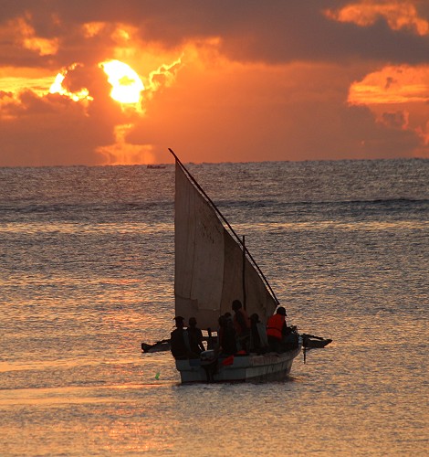 Sonneaufgang am Msambweni Beach, Mbuyu Beach Bungalows