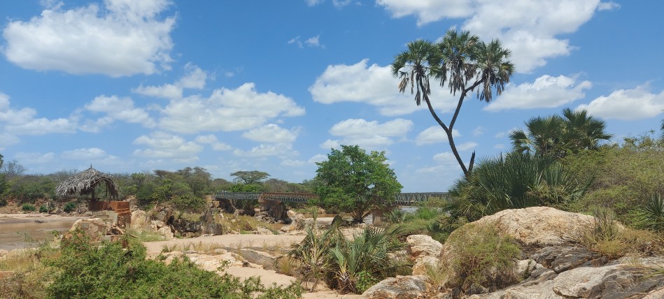 Tana River Bridge - Adamson Falls - Meru / Kora National Park
