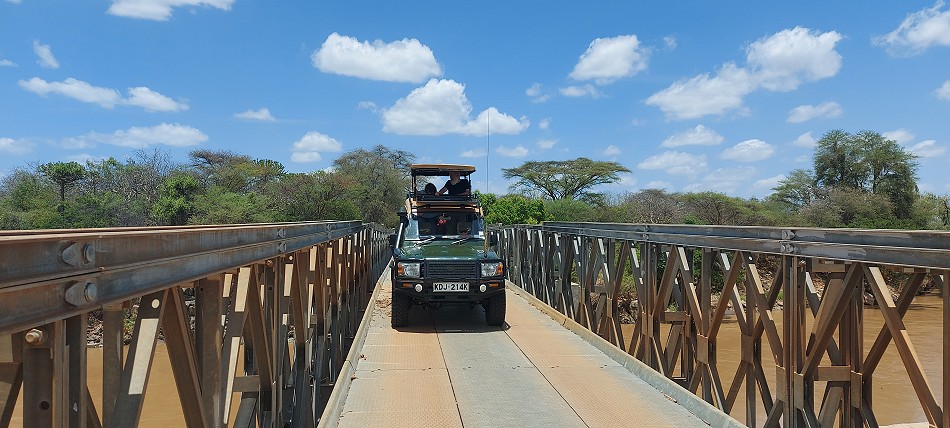 Tana River Bridge - Adamson Falls - Meru / Kora National Park