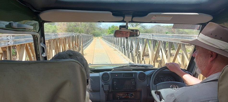 Tana River Bridge - Adamson Falls - Meru / Kora National Park